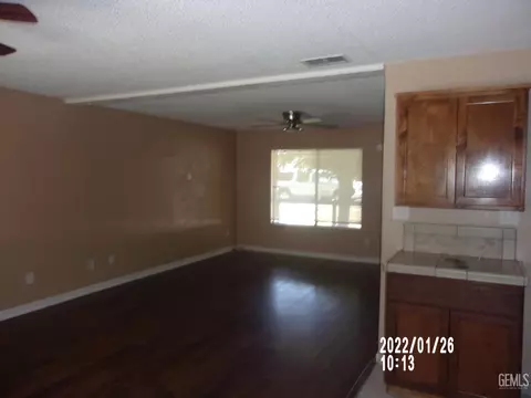 312 E San Emidio St, Taft, CA 93268 photo 4