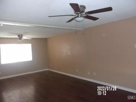 312 E San Emidio St, Taft, CA 93268 photo 3