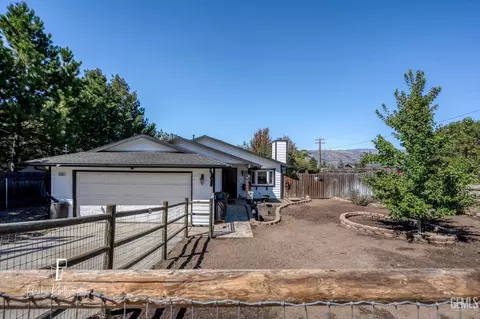 27601 Hialeah Dr, Tehachapi, CA 93561 photo 2