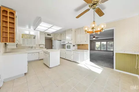 2324 9th Pl, Wasco, CA 93280 photo 7