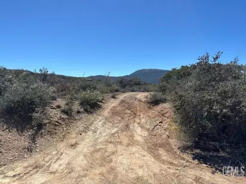 17920 Matterhorn Ct, Tehachapi, CA 93561 photo 2