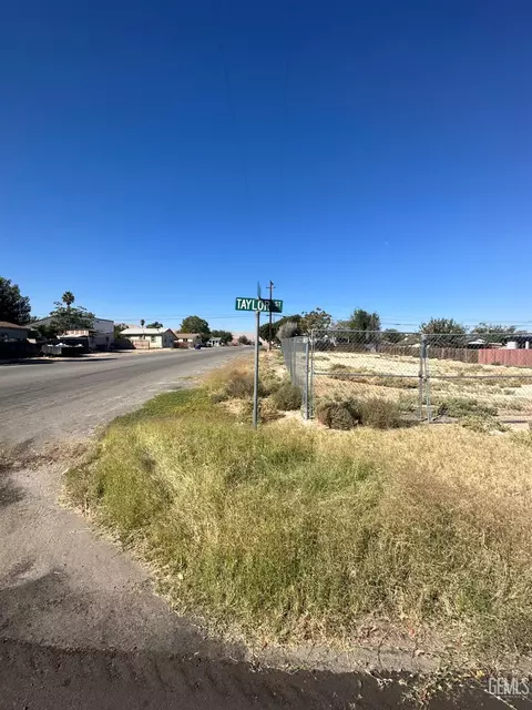 601 Taylor St, Taft, CA 93268 photo 3