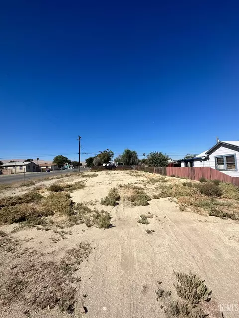 601 Taylor St, Taft, CA 93268 photo 1