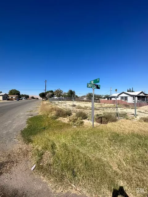 601 Taylor St, Taft, CA 93268 photo 4