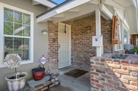 917 Devore Ave, Bakersfield, CA 93308 photo 5