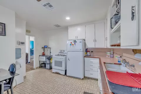 371 E Orange Ave, Shafter, CA 93263 photo 7
