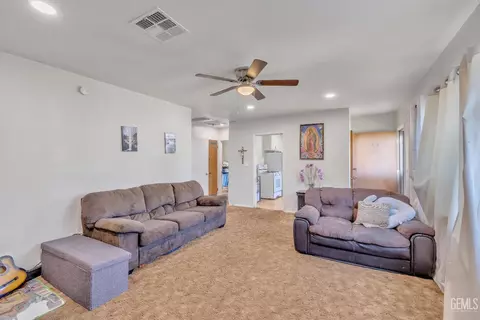 371 E Orange Ave, Shafter, CA 93263 photo 5