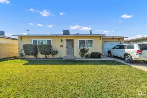 371 E Orange Ave, Shafter, CA 93263 photo 1