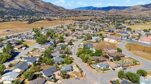 21500 Circle Dr, Tehachapi, CA 93561 photo 9