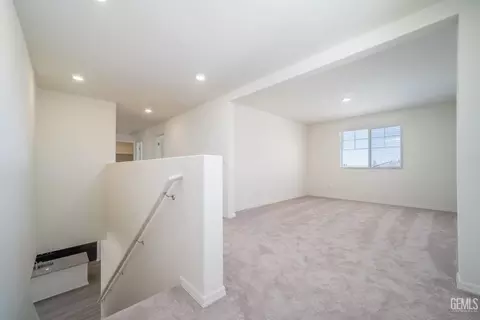 7805 Raspberry Ave, Bakersfield, CA 93313 photo 3