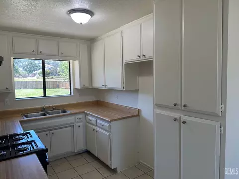 17070 Bold Venture Dr, Tehachapi, CA 93561 photo 4