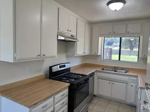 17070 Bold Venture Dr, Tehachapi, CA 93561 photo 3