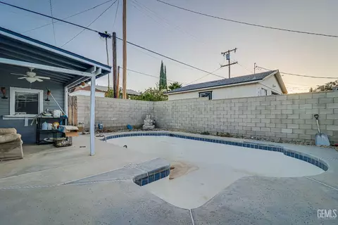 Other - 513 A St, Taft, CA 93268 photo 2 of 2