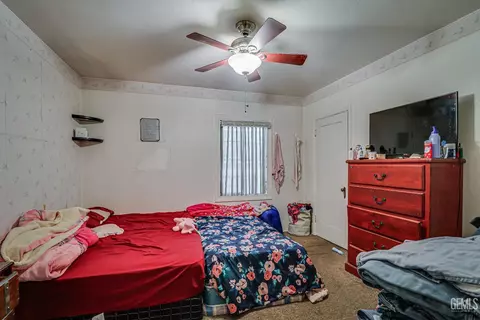Bedroom - 513 A St, Taft, CA 93268 photo 4 of 5
