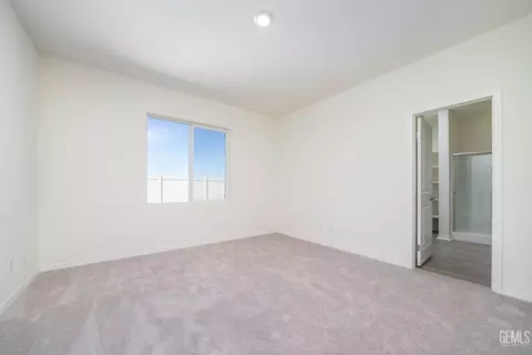 7910 Raspberry Ave, Bakersfield, CA 93313 photo 6
