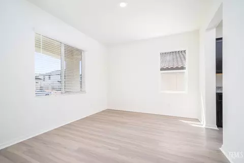 7910 Raspberry Ave, Bakersfield, CA 93313 photo 3