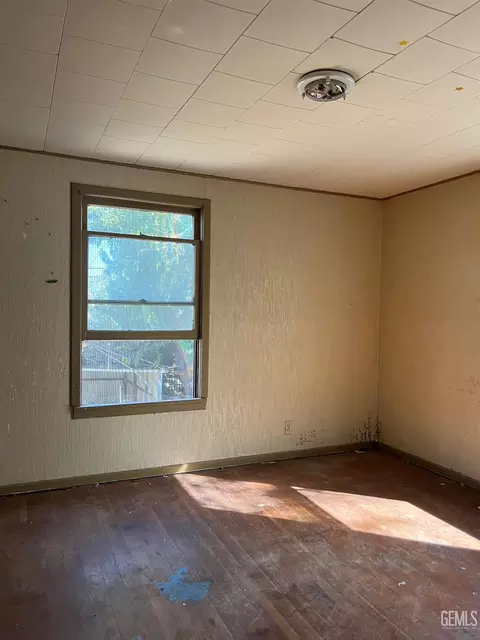 716 B, Taft, CA 93268 photo 13