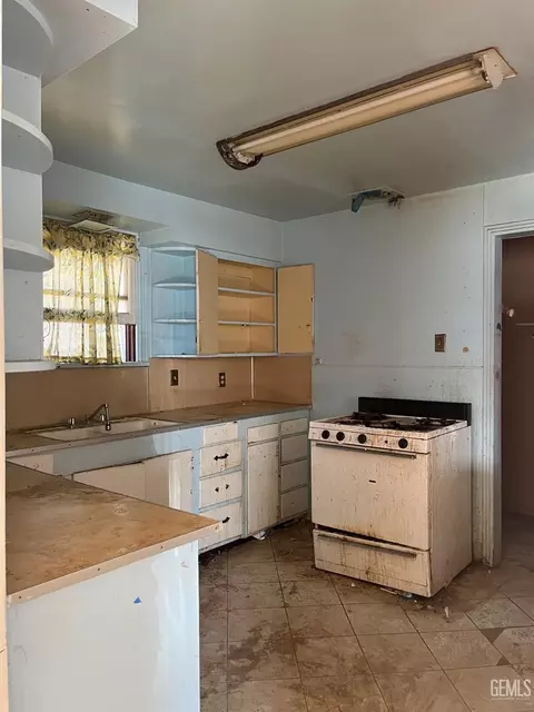716 B, Taft, CA 93268 photo 10