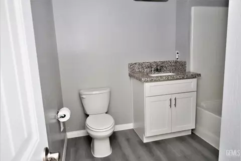 905 E 18th St, Bakersfield, CA 93305 photo 8