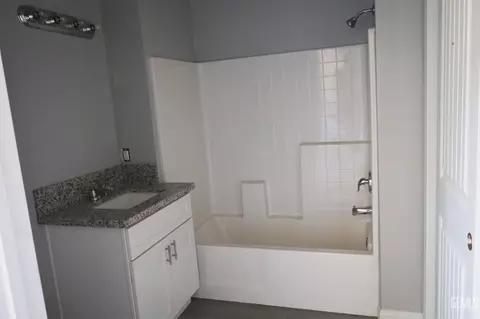 905 E 18th St, Bakersfield, CA 93305 photo 4