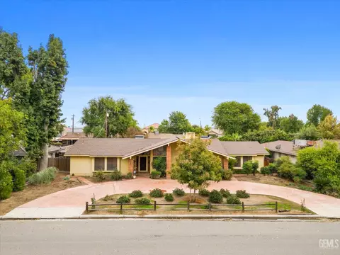 430 Pine St, Shafter, CA 93263 photo 3
