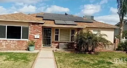 208 E San Emidio St, Taft, CA 93268 photo 1