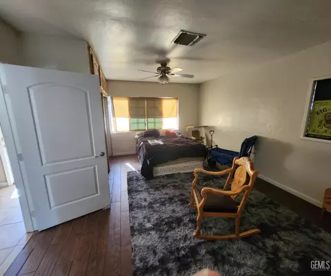 208 E San Emidio St, Taft, CA 93268 photo 5