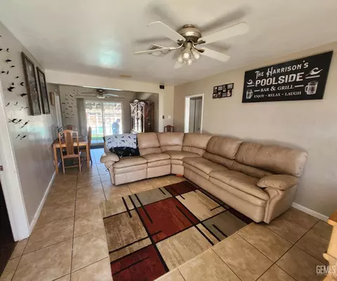 208 E San Emidio St, Taft, CA 93268 photo 3