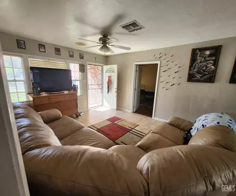 208 E San Emidio St, Taft, CA 93268 photo 4