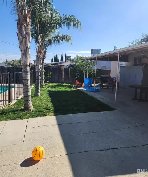 208 E San Emidio St, Taft, CA 93268 photo 13