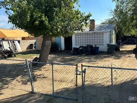 1013 Ming Ave, Bakersfield, CA 93307