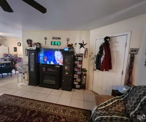 214 Lierly Ave, Taft, CA 93268 photo 7