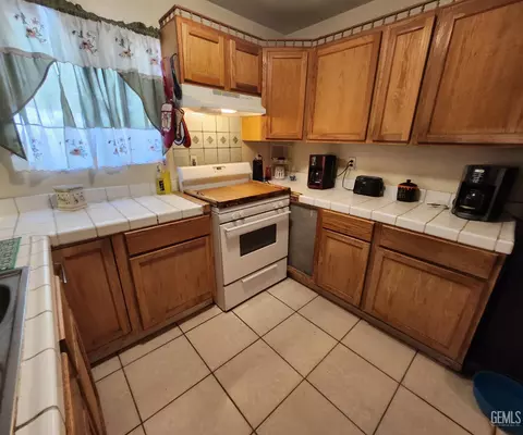 214 Lierly Ave, Taft, CA 93268 photo 9