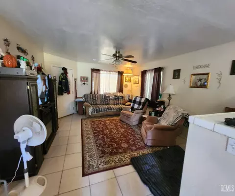 214 Lierly Ave, Taft, CA 93268 photo 6