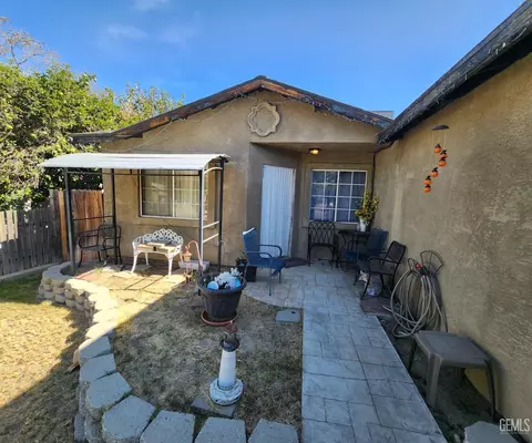 214 Lierly Ave, Taft, CA 93268 photo 2