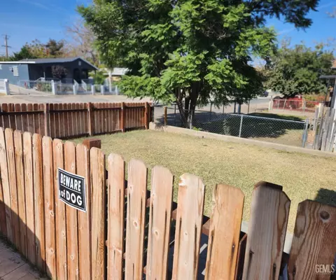 214 Lierly Ave, Taft, CA 93268 photo 3