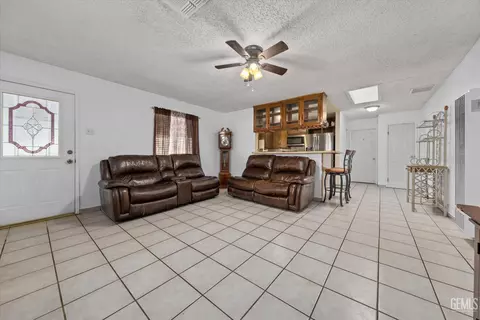 8313 Collison St, Lamont, CA 93241 photo 5