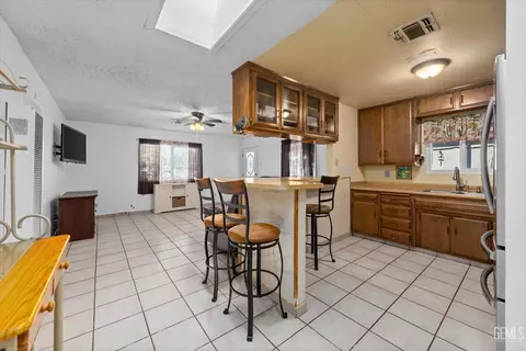 8313 Collison St, Lamont, CA 93241 photo 7