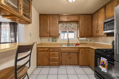 8313 Collison St, Lamont, CA 93241 photo 9