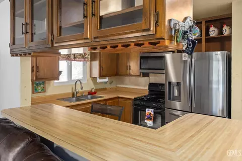 8313 Collison St, Lamont, CA 93241 photo 8