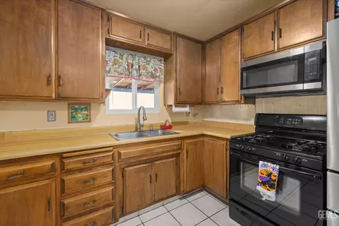 8313 Collison St, Lamont, CA 93241 photo 10