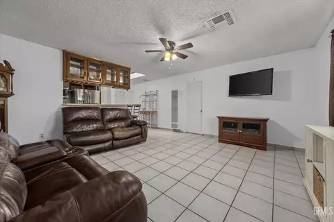 8313 Collison St, Lamont, CA 93241 photo 4
