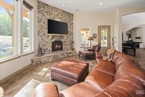 28357 Silverberry Ct, Keene, CA 93531 photo 25
