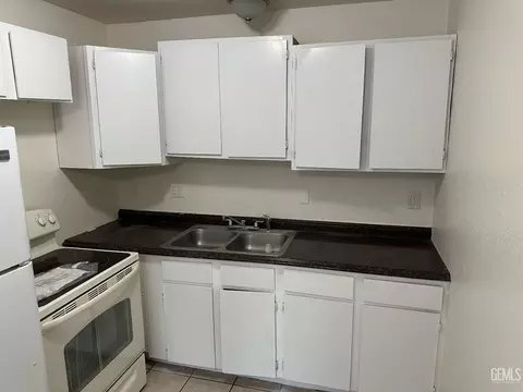 15890 Edwin St, Mojave, CA 93501 photo 9