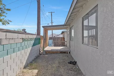 15890 Edwin St, Mojave, CA 93501 photo 4