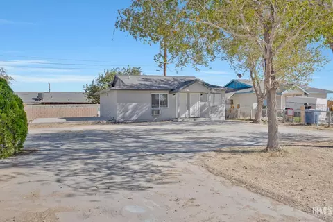 15890 Edwin St, Mojave, CA 93501 photo 2