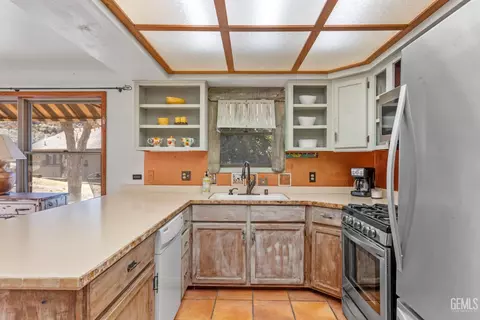 26550 Cumberland Rd, Tehachapi, CA 93561 photo 5