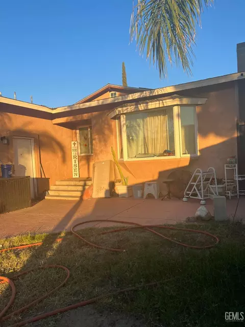2313 Kamar St, Bakersfield, CA 93305