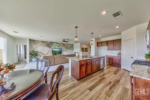 10300 Huslia River Ave, Bakersfield, CA 93311 photo 2