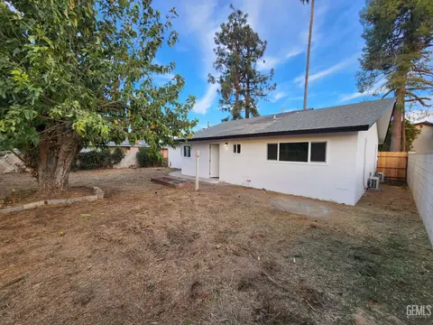 9908 San Fernando St, Lamont, CA 93241 photo 13